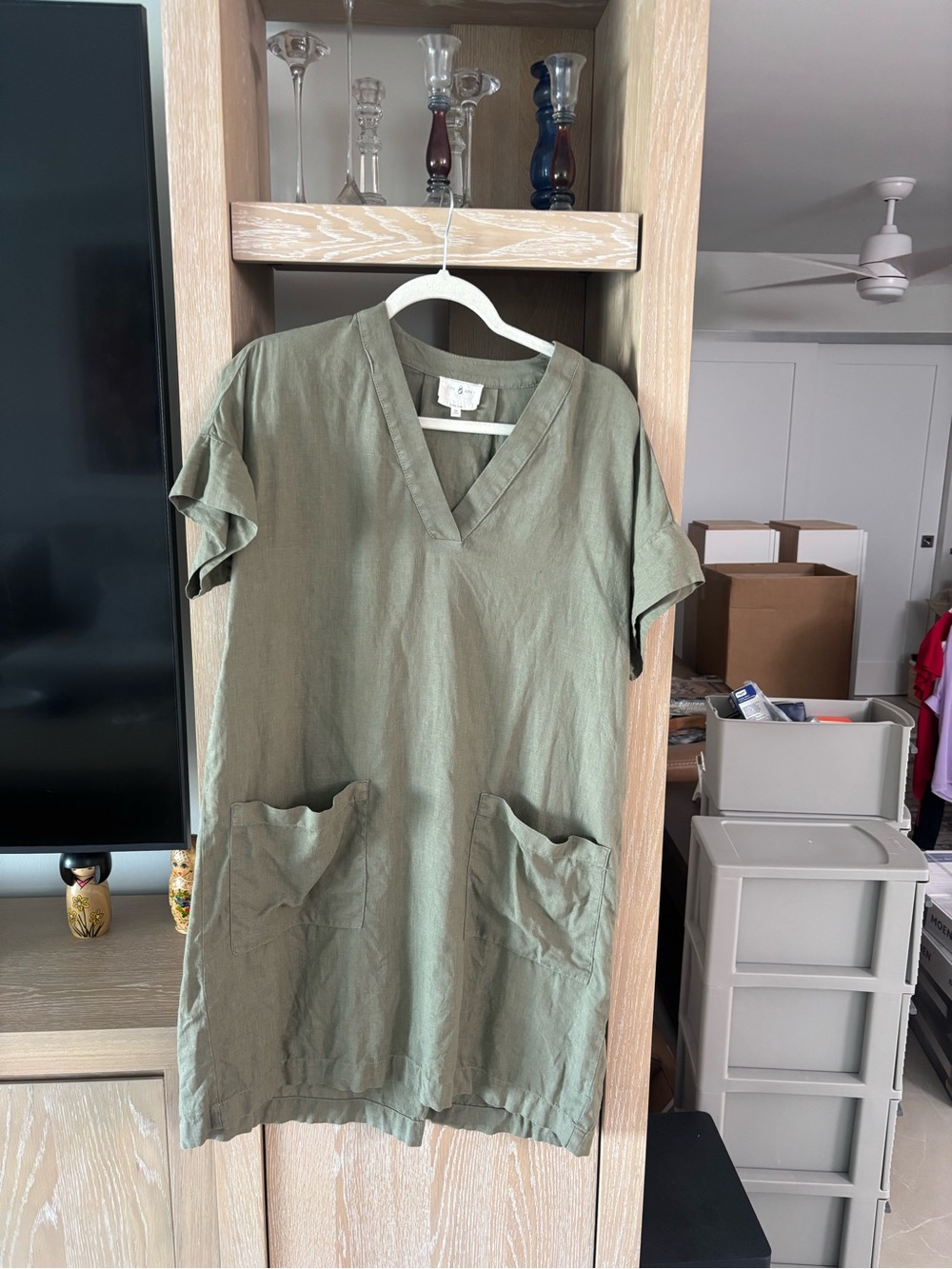 Lou & Grey Olive Green V-Neck Midi Dress with Front Pockets